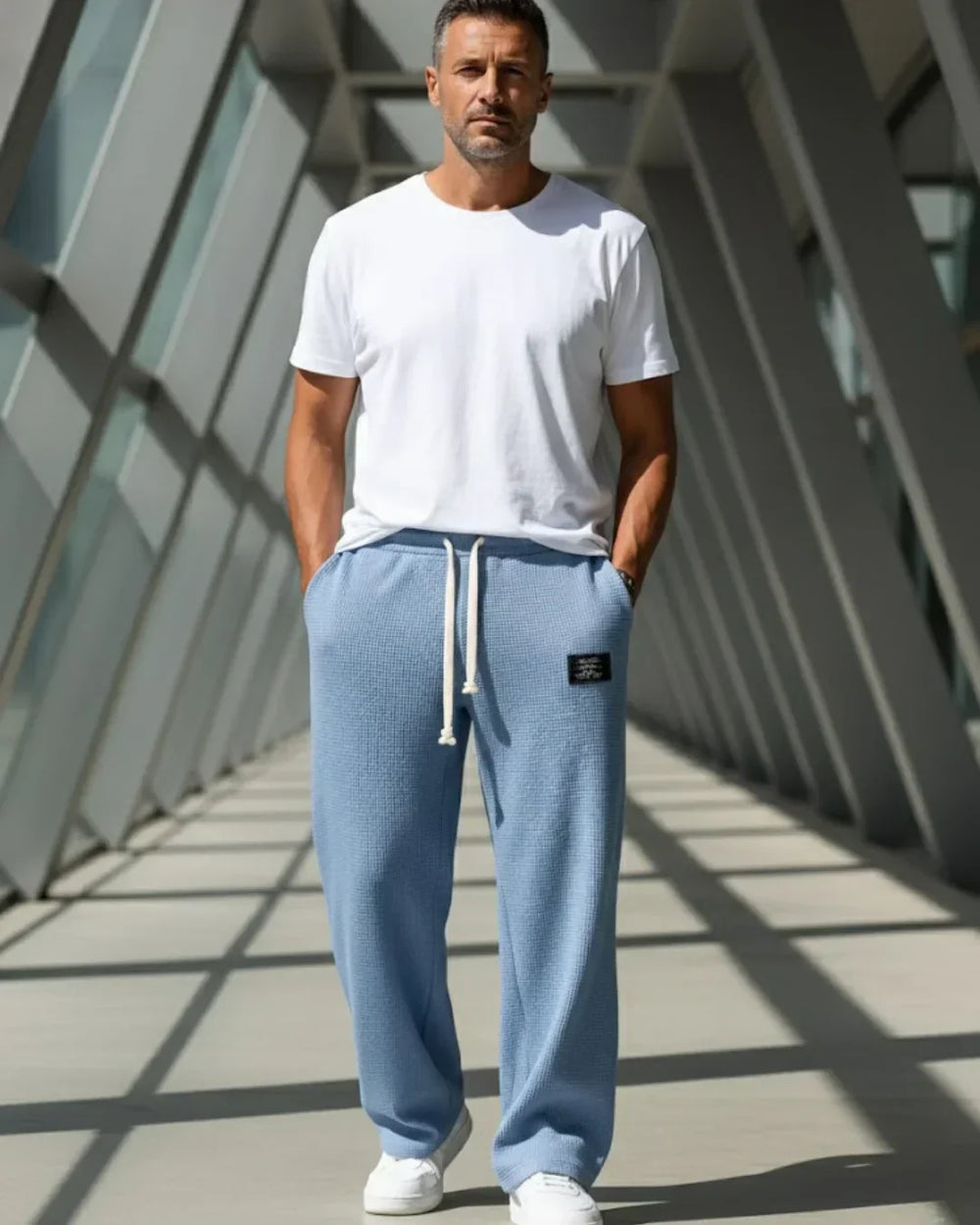 Komfortable Herrenhose Toby mit Kordelzug, ideal für entspannte Tage und Casual-Looks.