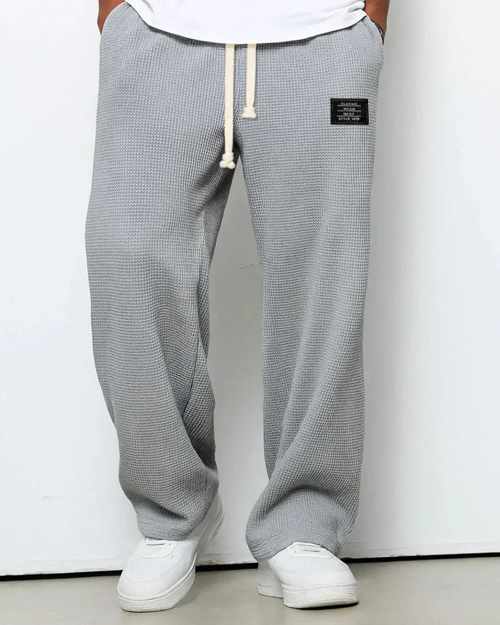 Stilvolle Herren-Freizeithose Toby mit Kordelzug für Komfort und Casual-Style im Alltag.