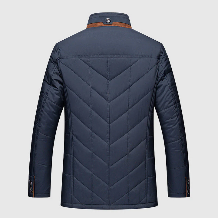 Komfortable Herren Winter-Steppjacke, optimal für kalte Tage. Stilvolle Jacke für Freizeit und Herrenmode.