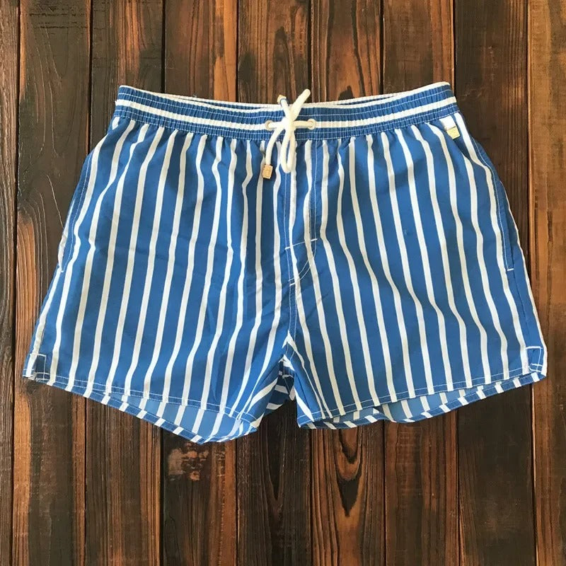 Herren gestreifte Badeshorts für Sommerurlaub, schnelltrocknend und bequem. Ideal für Strand & Pool.