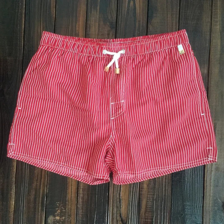 Schnelltrocknende Herren Schwimmhose gestreift, perfekt für aktive Tage am Strand und im Wasser.