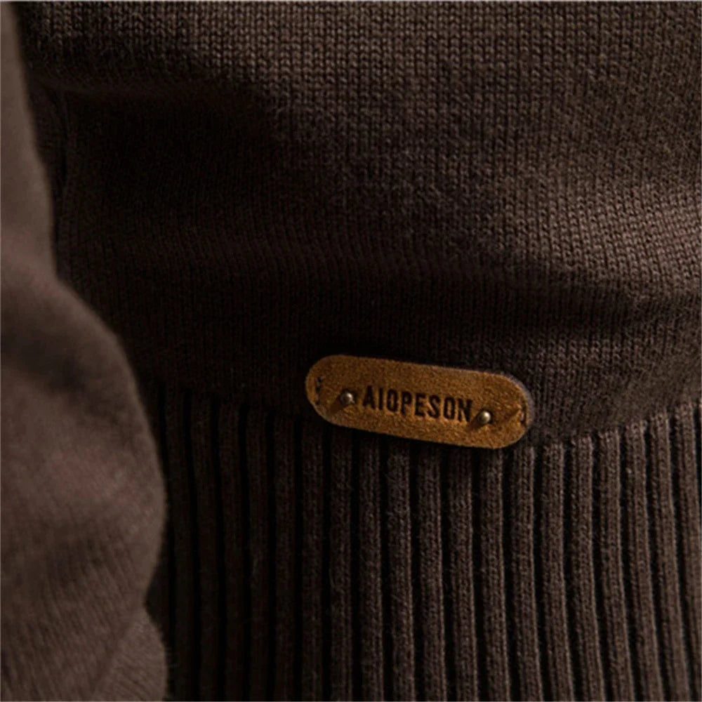 Gestreifte Herren-Trainingsjacke Gabriel mit markanten Schulterdetails. Trendige Sportjacke für Herrenmode.