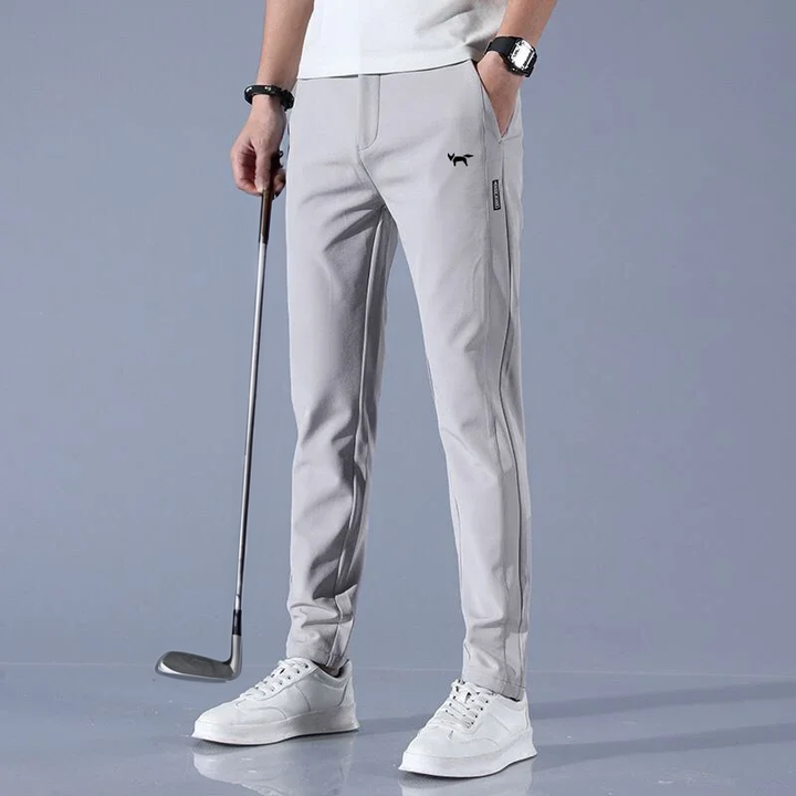 Herren Golfhose FairwayFlex in elegantem Design, ideal für Komfort und Stil auf dem Golfplatz bei jedem Wetter.