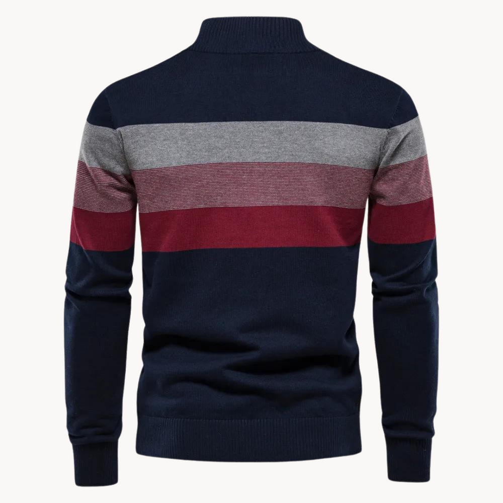 Nahaufnahme des Halbzip-Kragens am Toby Herren Strickpullover. Reißverschluss-Detail, Casual Chic. Vielseitiges Oberteil.