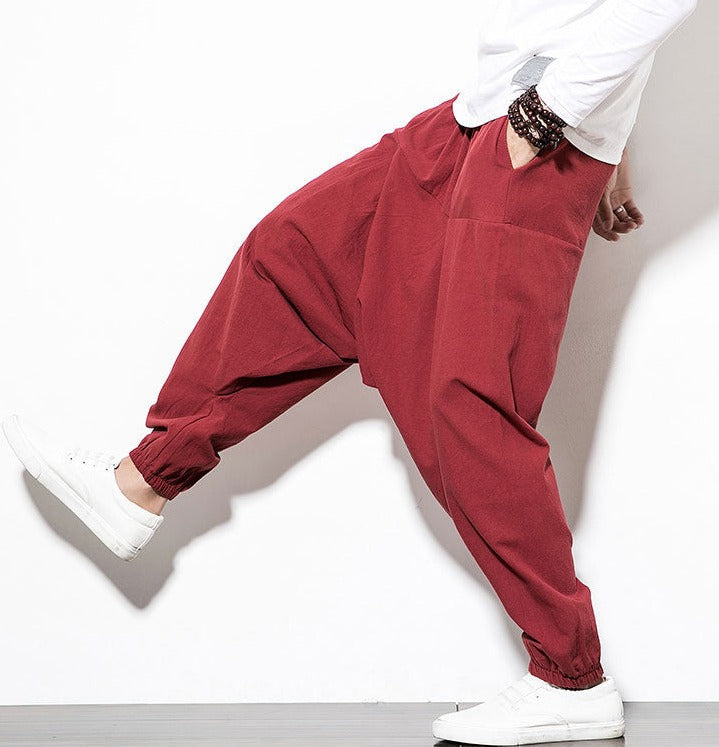 Stylische Urban Style Jogginghose für Herren, Harem Schnitt, vielseitig kombinierbar.