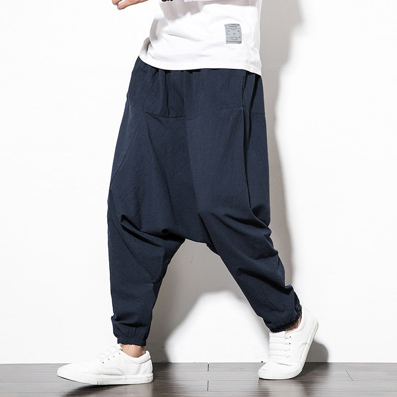 Modische Herren Harem Jogginghose, perfekt für entspannte Streetwear Outfits.