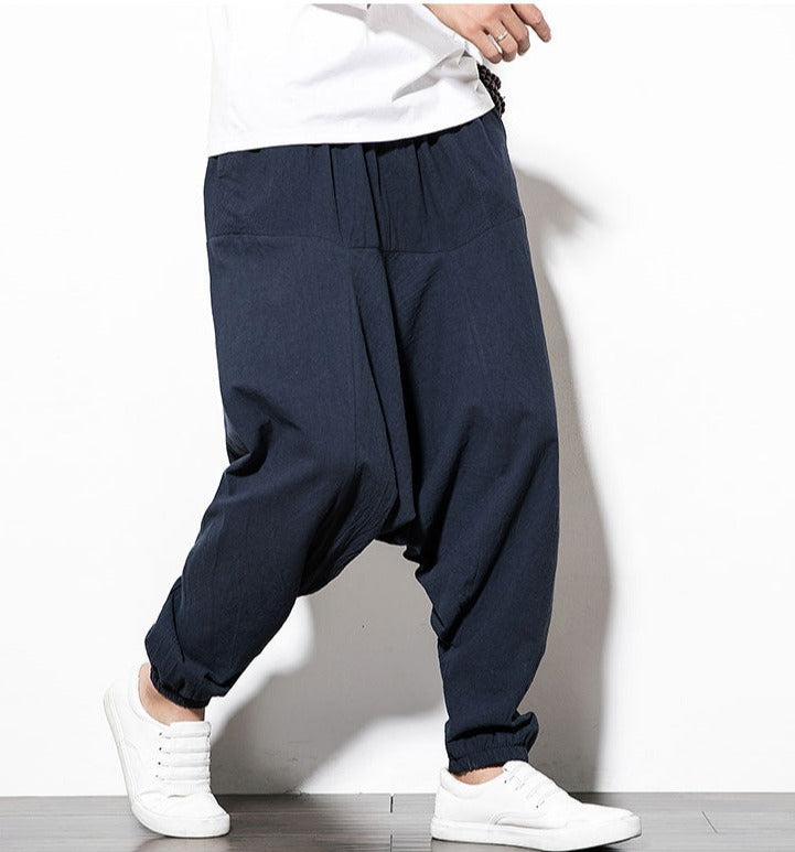 Herren Harem Streetwear Jogginghose in dunklem Grau, vielseitig & modern.