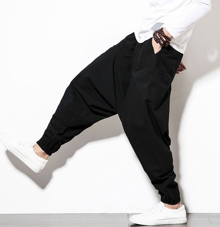 Sportliche Haremshose für Herren, strapazierfähiges Material für aktiven Lebensstil.