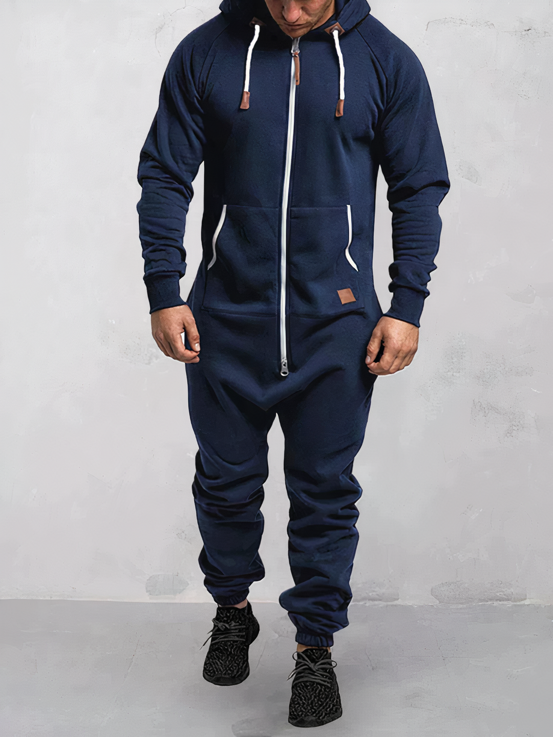 Herren Hoodie-Trainingsanzug für Komfort & Stil. Bequemer Freizeitanzug, ideal für Sport oder entspannte Tage.