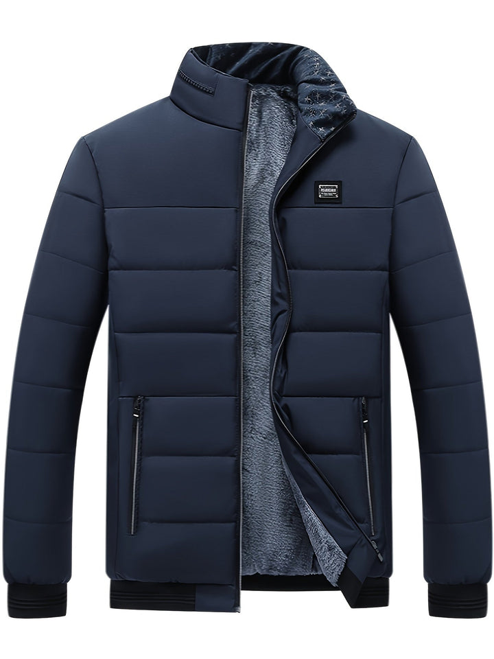 Joseph Herren Steppjacke in Blau, isoliert. Modische, warme Oberbekleidung für stilvolle Herrenmode.