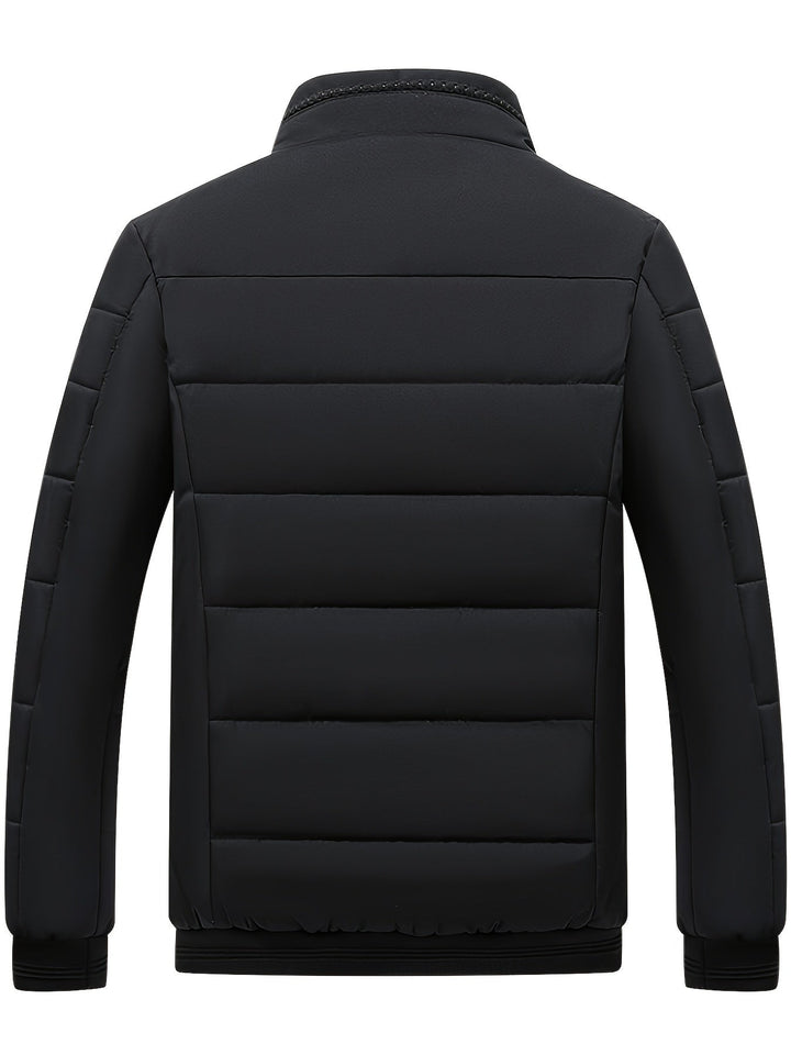 Schwarze Herren Steppjacke Joseph, isoliert. Stilvolle Winter- & Übergangsjacke für Herren. Warme Freizeitjacke.