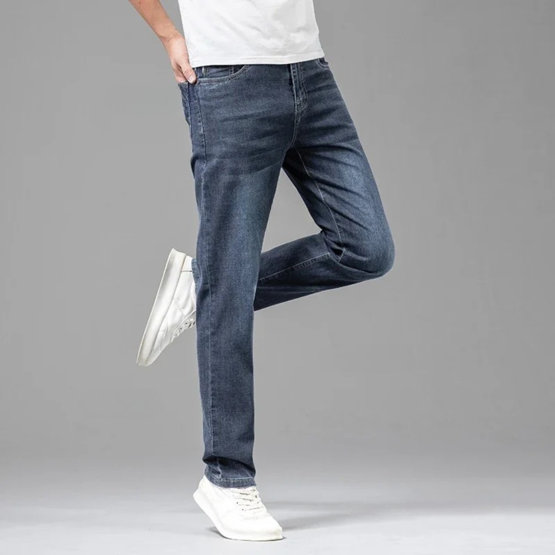 Langlebige Herren Jeans aus hochwertigem Denim im Regular Fit. Ultimativer Komfort für jeden Tag.