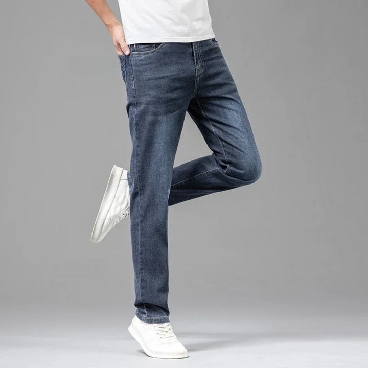 Langlebige Herren Jeans aus hochwertigem Denim im Regular Fit. Ultimativer Komfort für jeden Tag.
