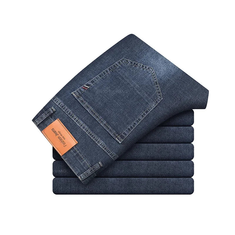 Klassische Herren Regular Fit Jeans, bequeme Freizeithose aus blauem Denim für stilbewusste Männer.