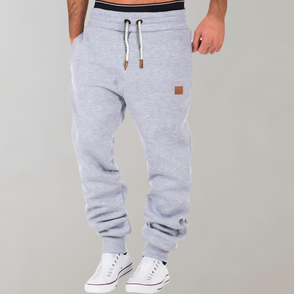 Bequeme anthrazitfarbene Männer Loungehose mit konischem Schnitt für optimalen Komfort & Bewegungsfreiheit.