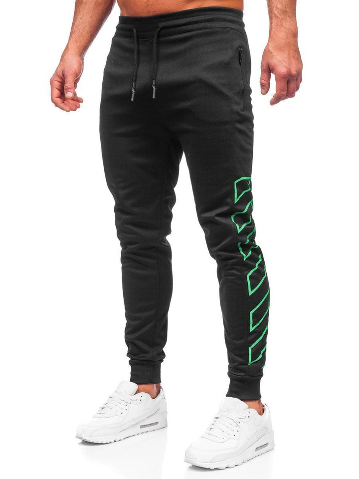 Praktische Herren Trainingshose mit Seitentaschen. Moderne Jogginghose, bequem & verstellbar für Sport & Streetwear.