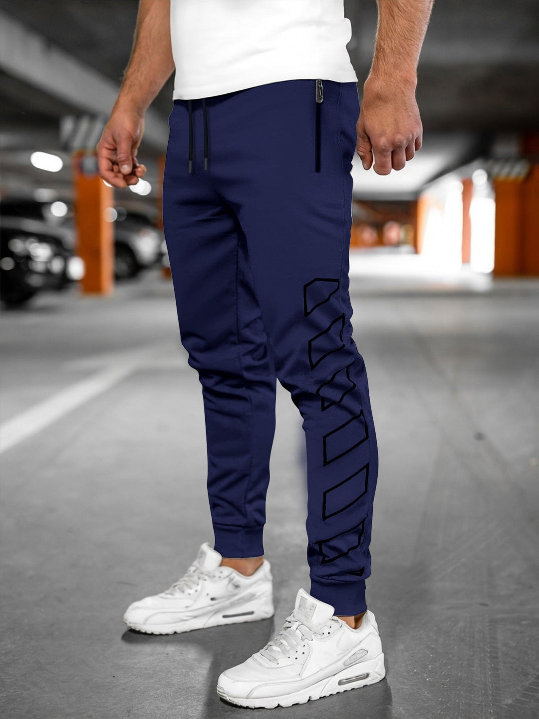 Herren Activewear Jogginghose für Fitness & Freizeit. Moderne, bequeme Sporthose mit Seitentaschen, ideal für jede Aktivität.