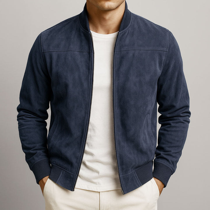 Vielseitige Herren Bomberjacke, klassisch im Urban-Stil, geeignet als Freizeitjacke und stilvolle Übergangsjacke für Männer.