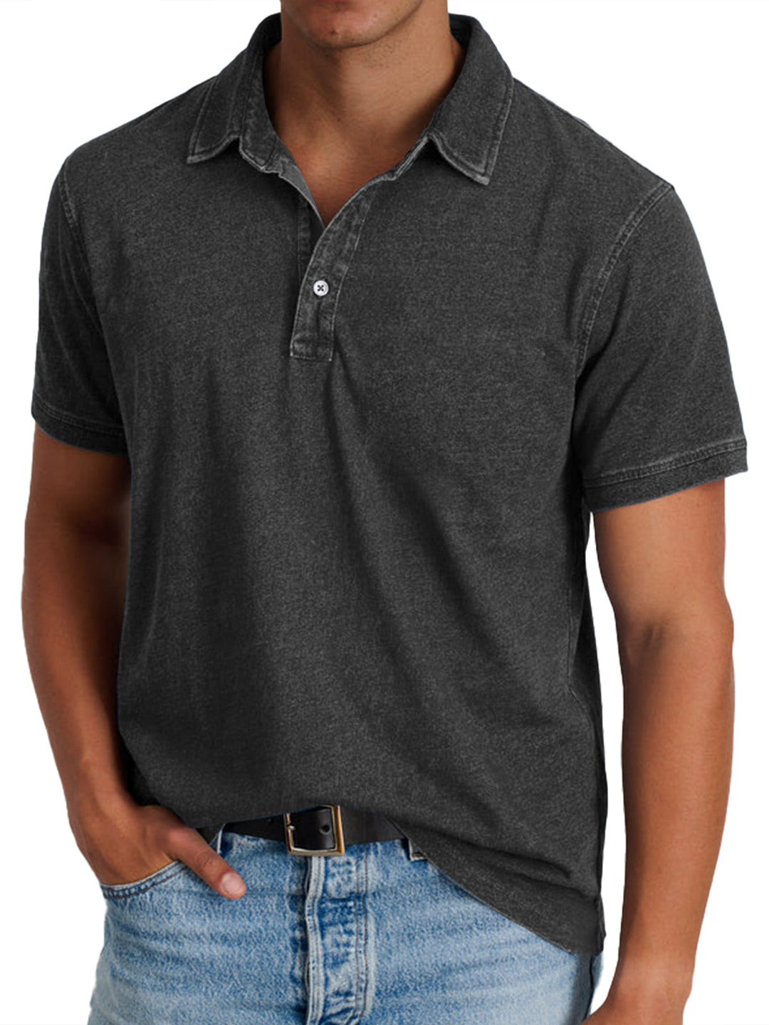 Nahaufnahme des Kragens vom klassischen Herren Polohemd. Hochwertiges Design für Herren-Oberteile.
