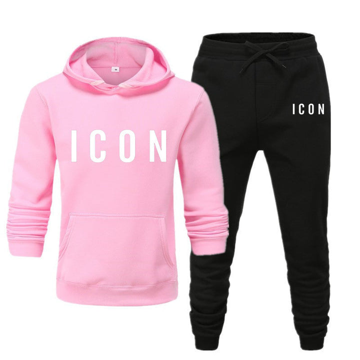 Modernes Herren Set mit Kapuzenpullover und Sporthose. Lässige Mode für Sport und Alltag.