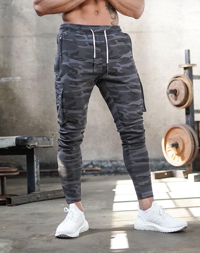 Seitenansicht: Herren Sporthose zeigt athletische Passform & modernes Design.