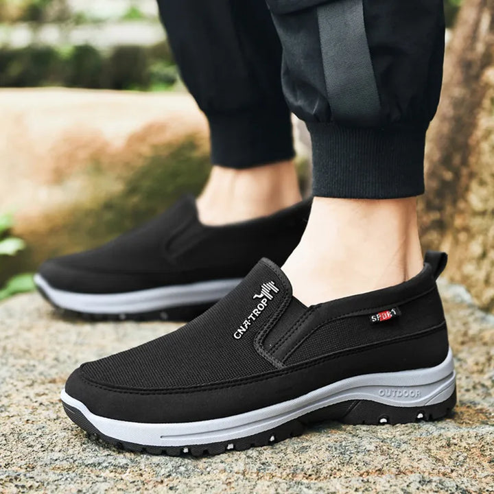 Herren Slip-On Laufschuh John mit starker Fußgewölbestütze für gesunde Schritte und reduziertes Ermüden.