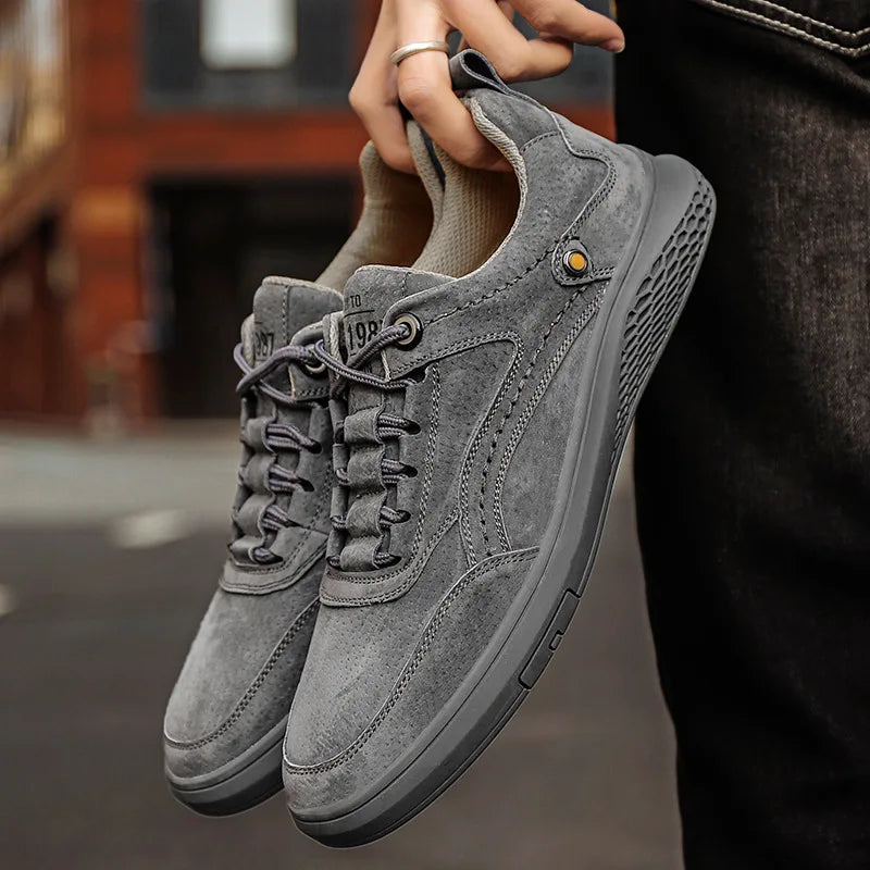 Herren Komfort Sneaker Grau-Sand für sportlichen Stil und jeden Tag; flexible Sohle.