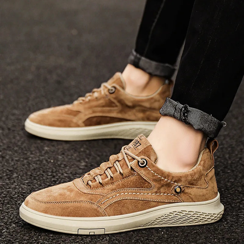 Sportliche Herren Alltagsschuhe in Braun; bequeme Freizeitschuhe mit flexibler Sohle.