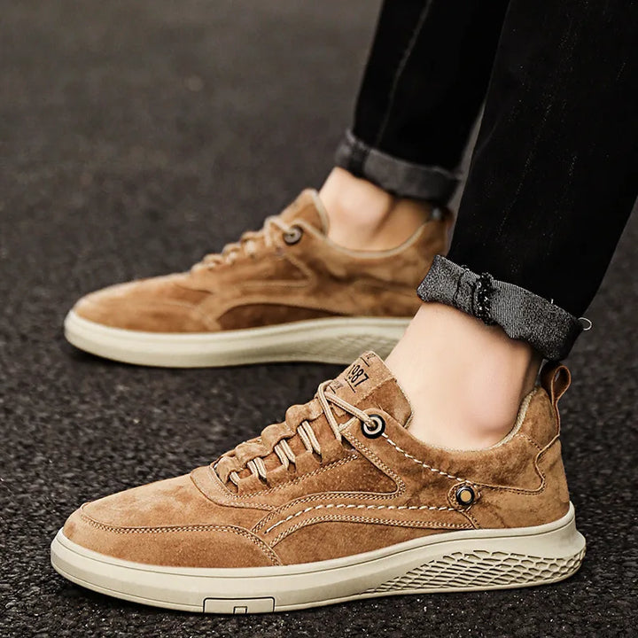Sportliche Herren Alltagsschuhe in Braun; bequeme Freizeitschuhe mit flexibler Sohle.