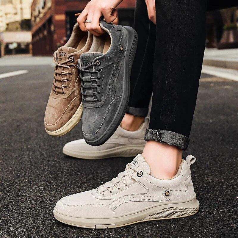 Detail der Laces: Robuste Schnürung der grauen Herren Komfort Sneaker für optimalen Halt.