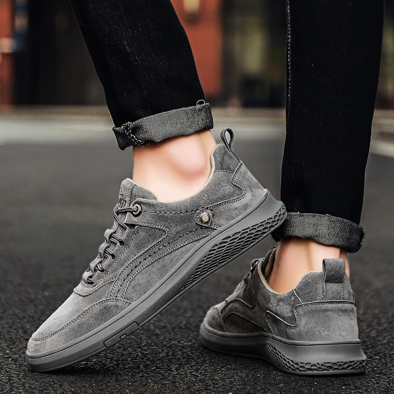 Braune Herren Komfort Sneaker; sportlicher Stil für Freizeit und Alltag mit flexibler Sohle.