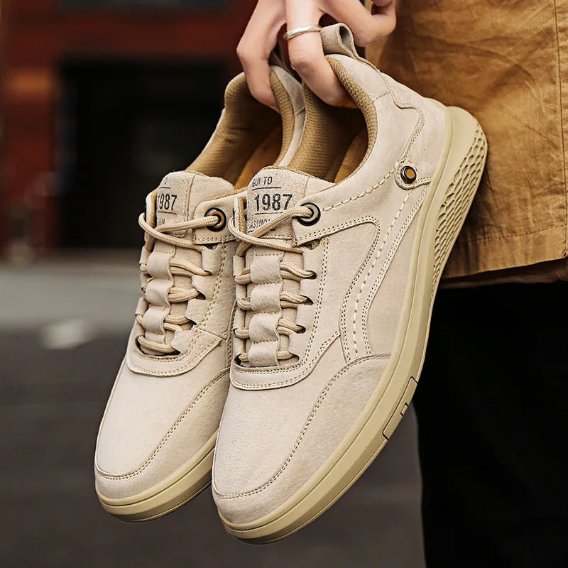 Elegante Herren Sneaker in Grau; sportlicher Stil, ideal als Alltagsschuhe für Männer.