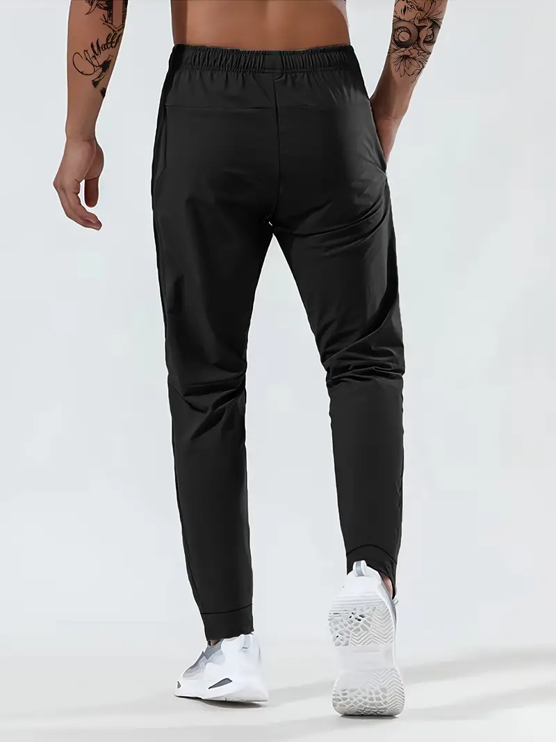 Bequeme Herren Sporthose Jogger in moderner Passform, ideal für Freizeitaktivitäten und Workouts.