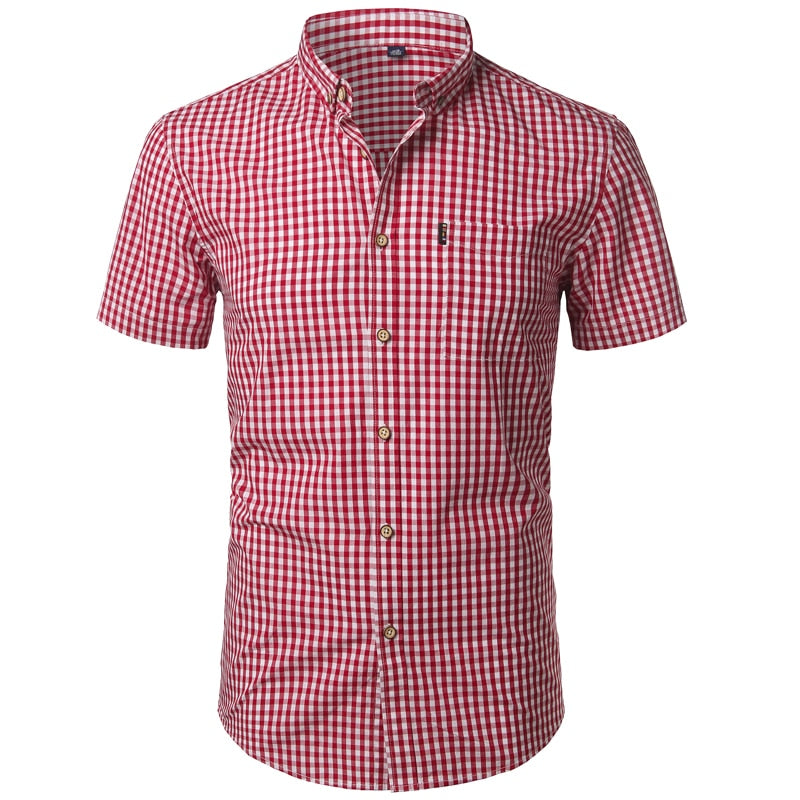 Kariertes Herren Kurzarmhemd für Business Casual, atmungsaktiv und modern für warme Tage. Top Herrenmode.