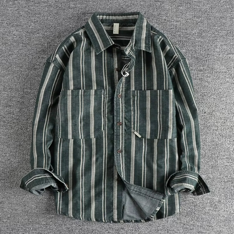 Stilvolles Herren Freizeithemd gestreift, Langarm. Perfekt für Business Casual und moderne Männer Looks.