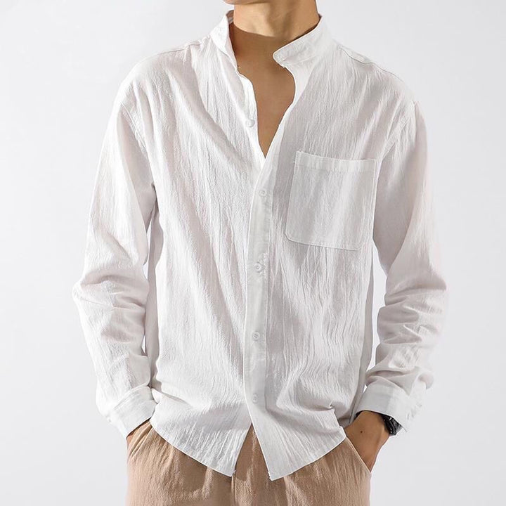 Klassisches Herren Langarmhemd im zeitlosen Design. Elegant, vielseitig kombinierbar für modische Looks.
