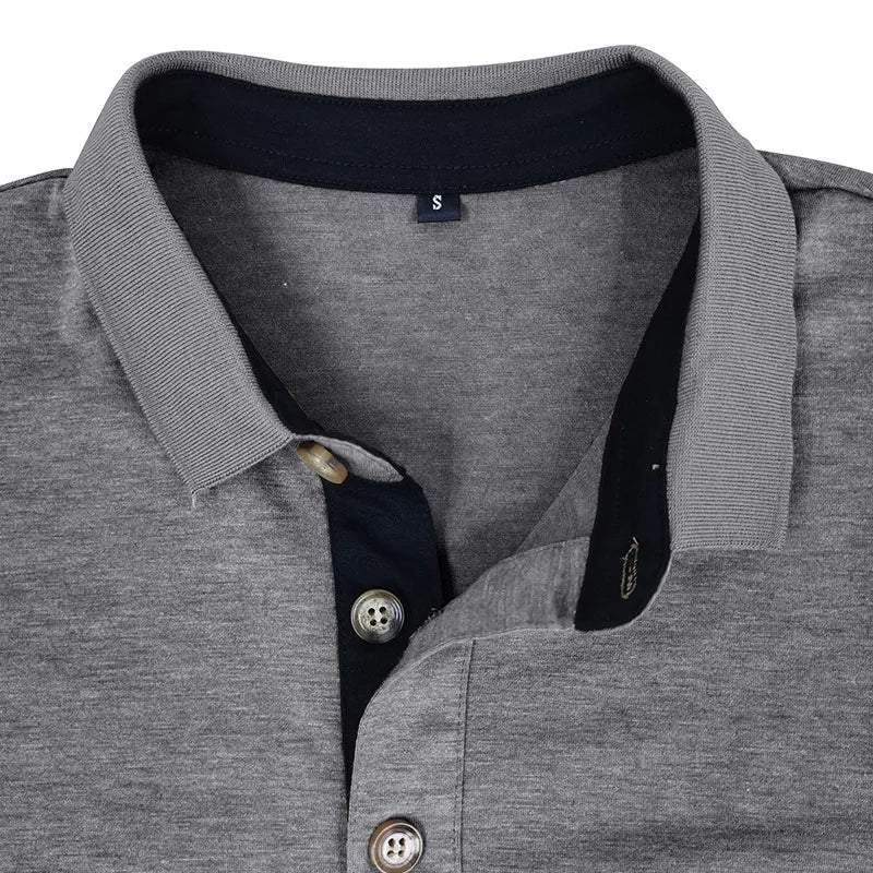 Elegantes Langarm-Polo für Herren, vielseitig kombinierbar für Casual-Looks oder smarte Büro-Outfits.