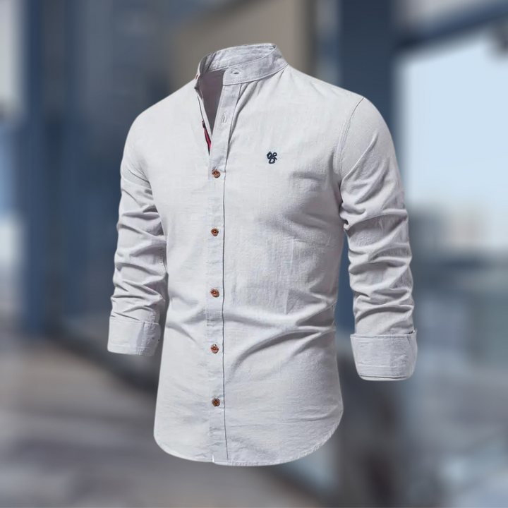 Modernes Herren Langarm Poloshirt, zeigt die bequeme Passform für lässige & Business Casual Anlässe.