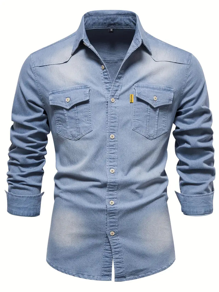 Model trägt elegantes Herren Langarmhemd im Slim Fit, ideal für modische Männerkleidung und Casual Outfits.