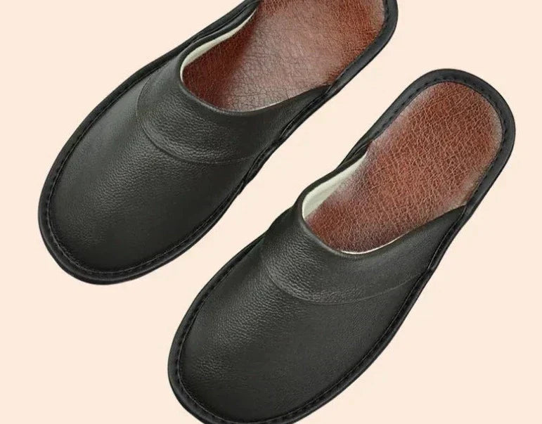 Luxuriöse Herren Lederpantoffeln Lucas: Elegante Hausbekleidung für warme Füße, ideal für Herbst & Winter.
