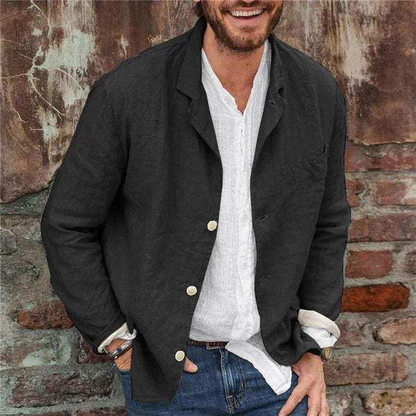 Detail der Knopfleiste einer leichten Herren Übergangsjacke Ashton, stilvoll für Frühlingstage.