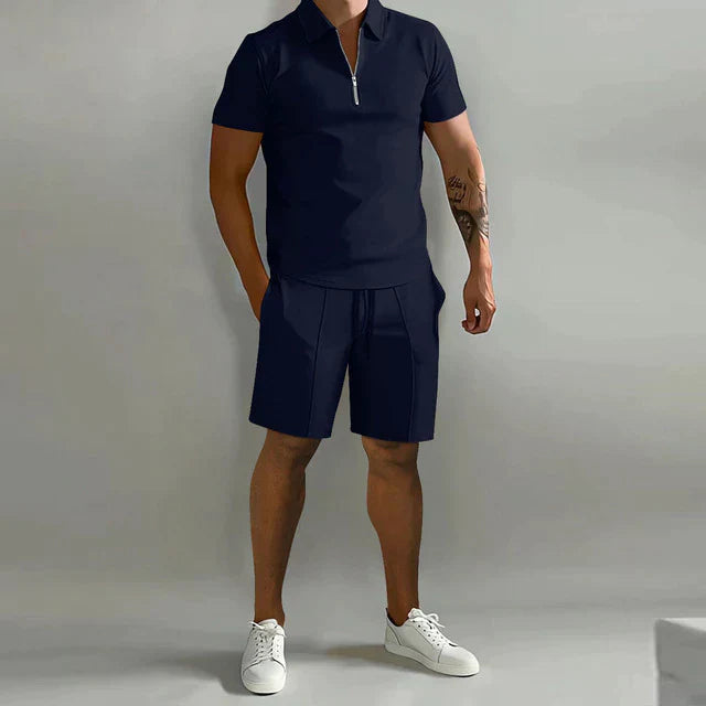 Modernes Herren Poloshirt & Shorts Set für den Sommer. Perfekt für entspannte Tage, Freizeit und Strand.