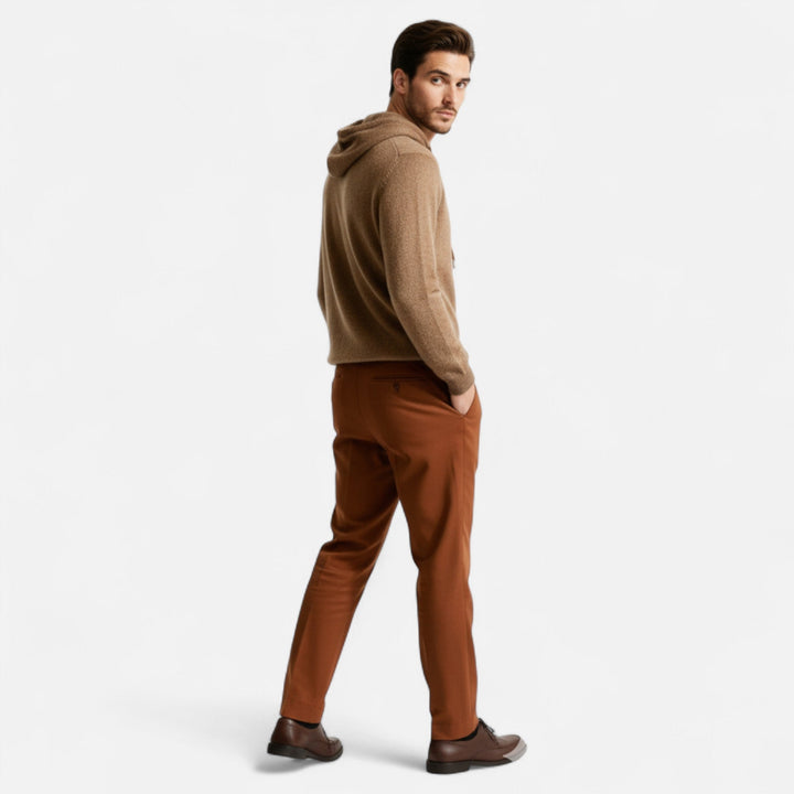 Eleganter Herren Pullover mit Kapuze "Leo", minimalistisches Design, perfekt für stilvolle Freizeit-Herrenmode.