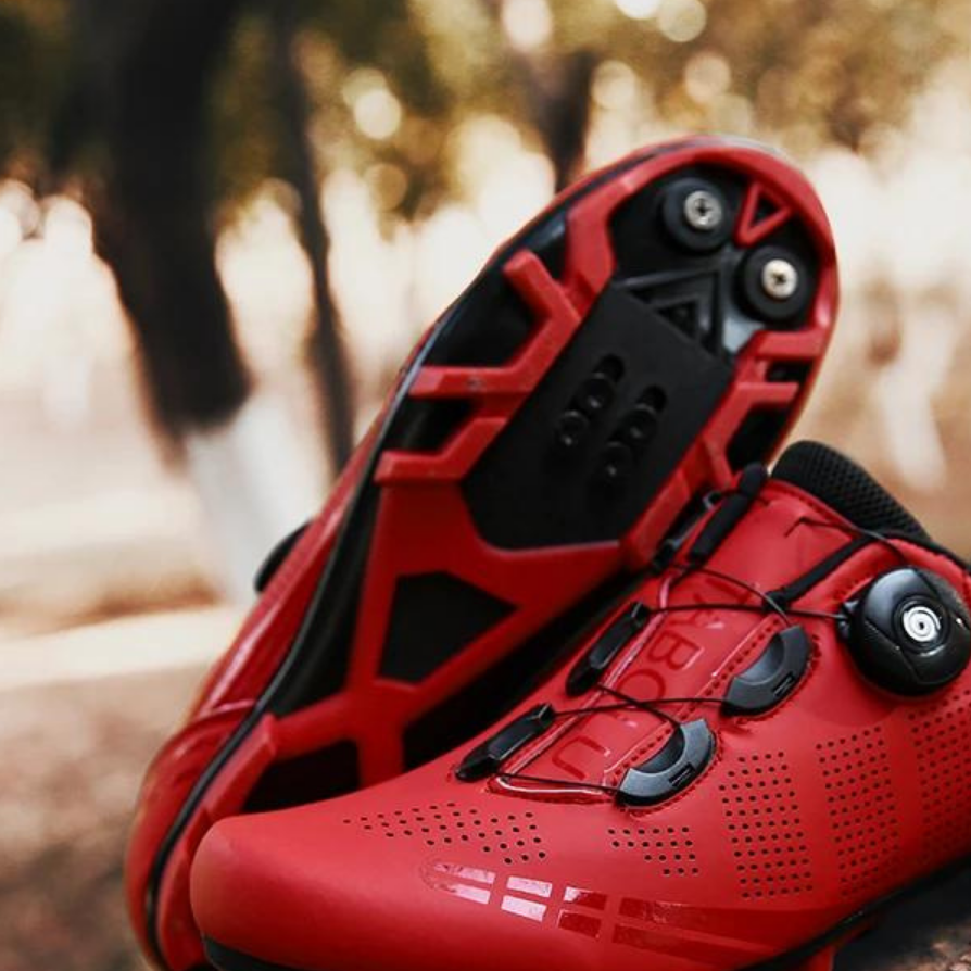 Atmungsaktive Herren Radschuhe, orthopädisch & leicht, garantieren hohen Komfort und Performance bei jeder Fahrradtour.