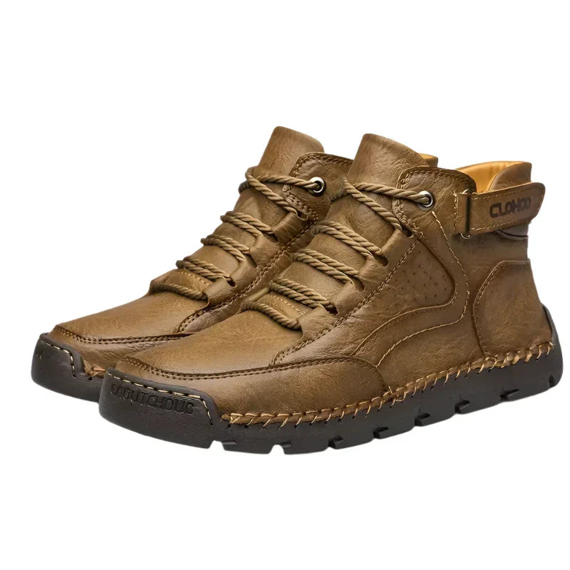 Robuste, rutschfeste Herren Orthopädische Wanderschuhe mit Profilsohle für sicheren Halt im Gelände.