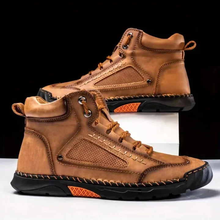 Stabiler Herren Trekkingschuh Angus, knöchelhoch, bietet guten Halt & Schutz im Gelände. Max. Sicherheit.