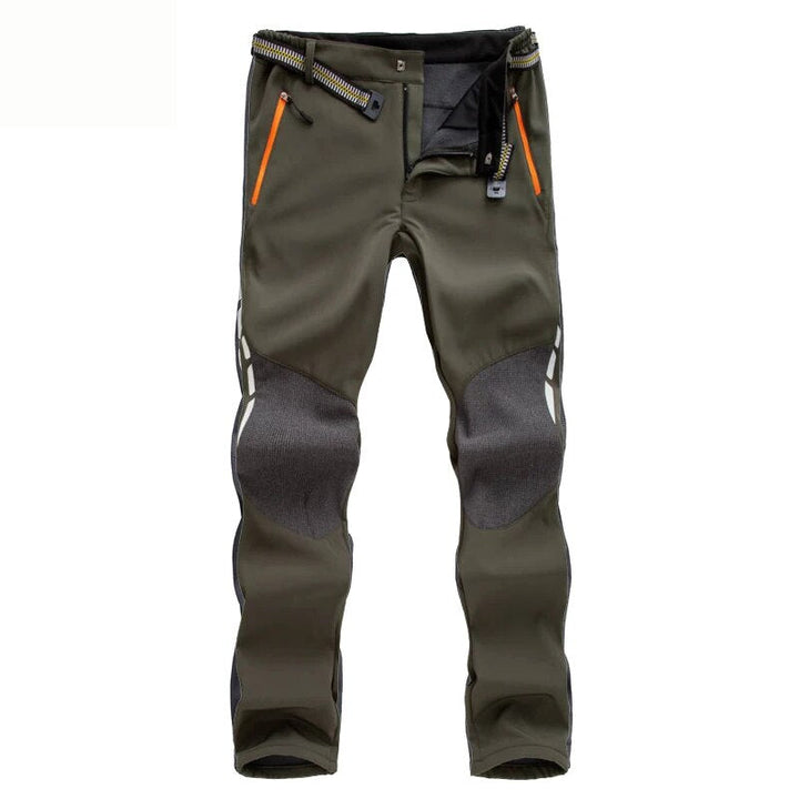 Detailansicht der Herren Wanderhose: Praktische Taschen, bequemer Schnitt, bereit für jedes Abenteuer.