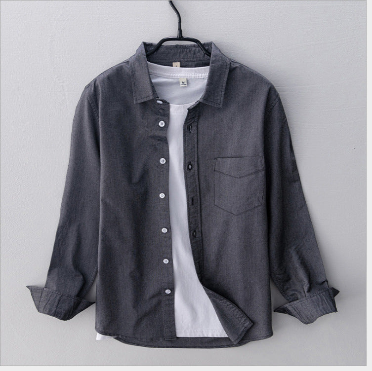 Klassisches weißes Herren Oxford-Hemd mit Button-Down-Kragen. Zeitlos elegant und atmungsaktiv.