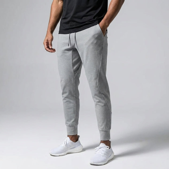 Detailaufnahme der atmungsaktiven Stoffstruktur der Herren Performance Jogginghose Austin.
