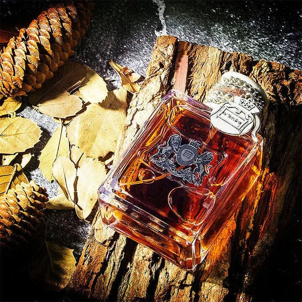 Nahaufnahme des Herren Pheromon-Parfüms, luxuriöses Design, intensiver Anziehungsduft für den modernen Mann.